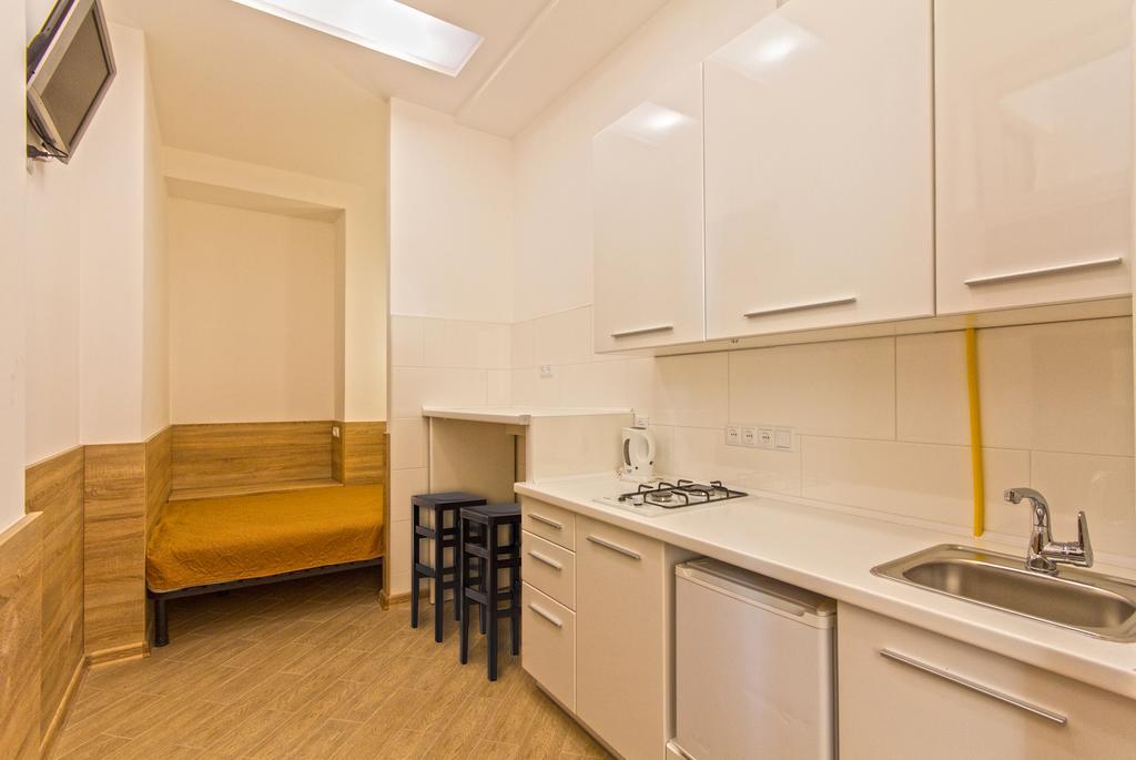 Economy Apartment On Krehivska 7 Lviv Exterior photo
